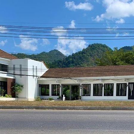 บ้าน เชิงเขา รีสอร์ท ระนอง ภายนอก รูปภาพ