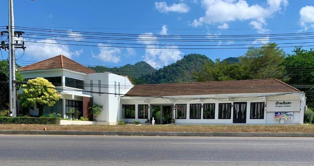 บ้าน เชิงเขา รีสอร์ท ระนอง ภายนอก รูปภาพ