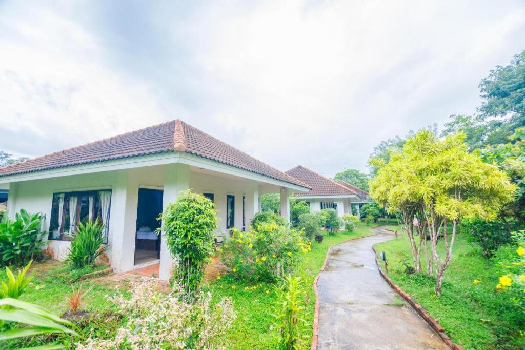 บ้าน เชิงเขา รีสอร์ท ระนอง ภายนอก รูปภาพ