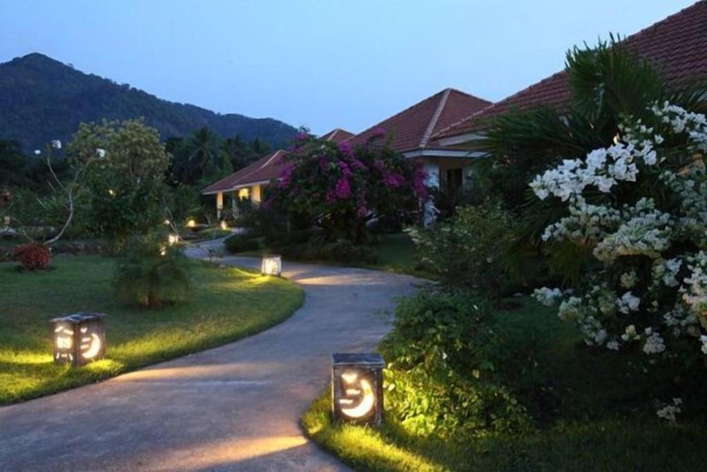 บ้าน เชิงเขา รีสอร์ท ระนอง ภายนอก รูปภาพ