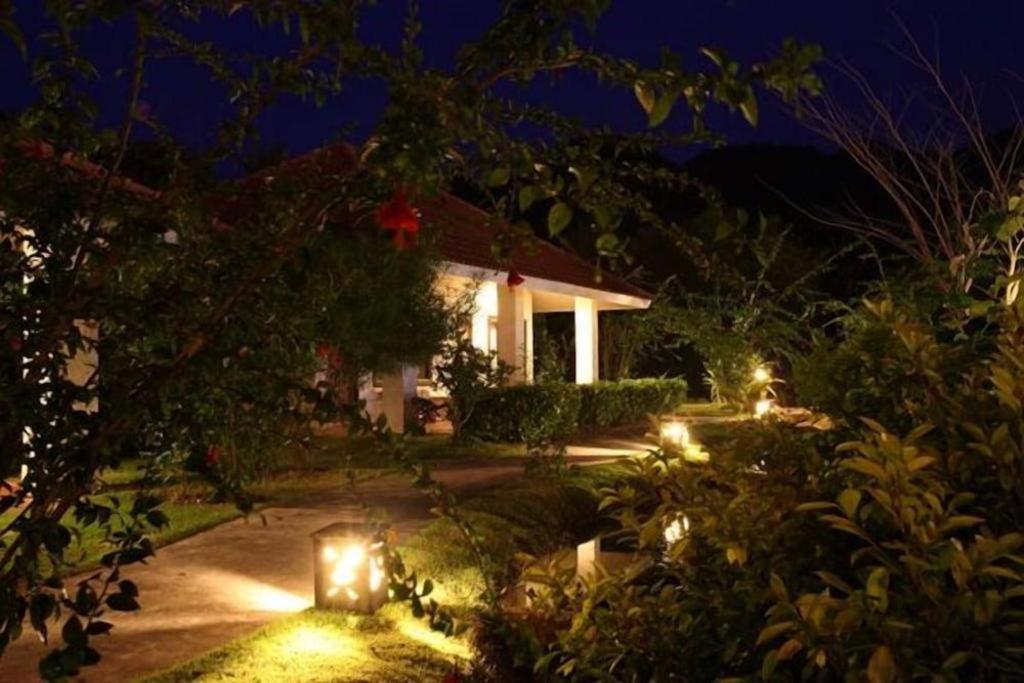 บ้าน เชิงเขา รีสอร์ท ระนอง ภายนอก รูปภาพ